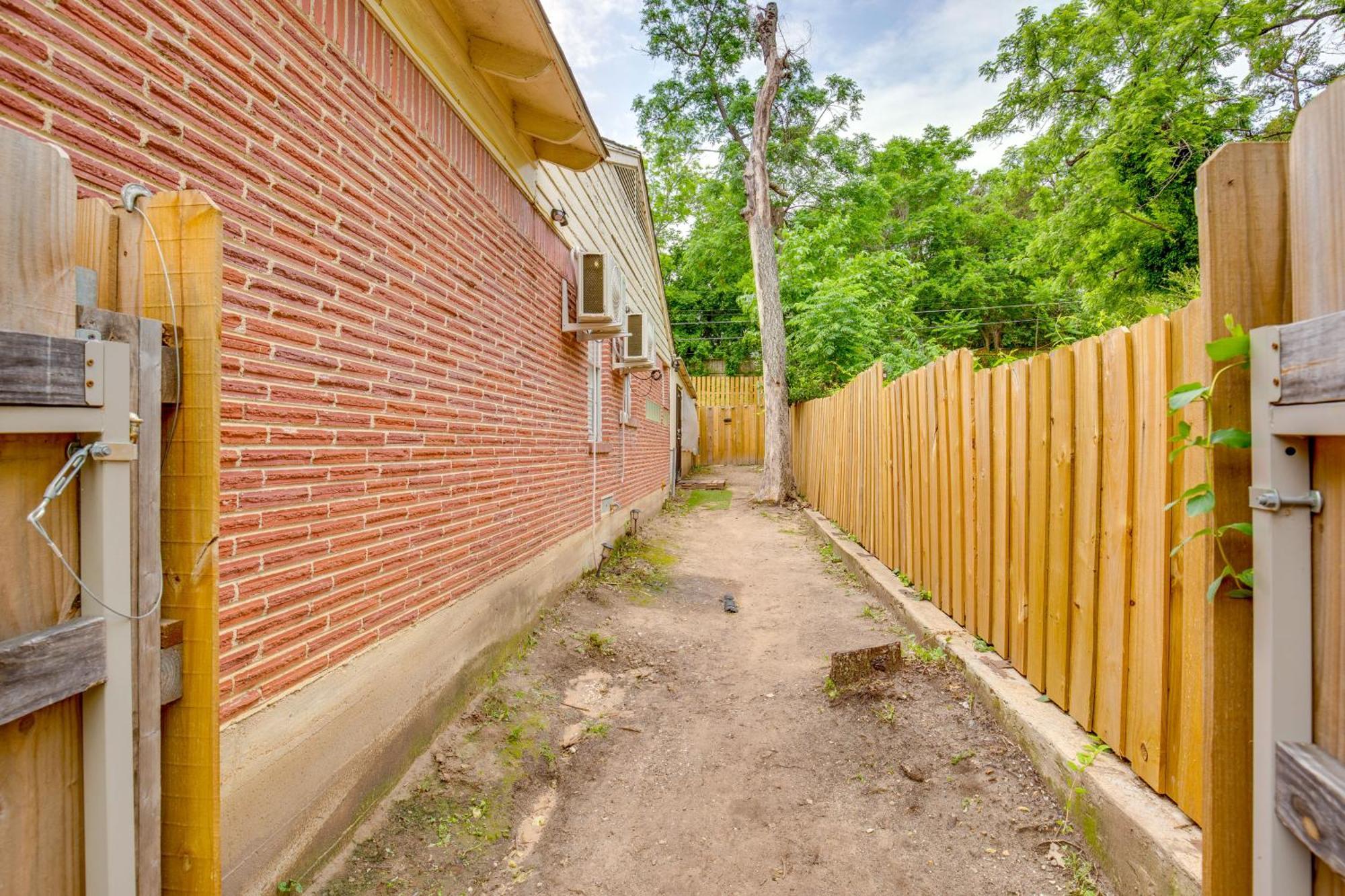 With Office - 4 Mi To Fair Park! Apartment Dallas
